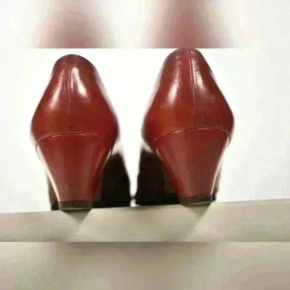 RARE 70s SALVATORE FERRAGAMO Red Smooth Leather Gold Bow Low Heels 8.5AAA Italy - Picture 9 of 10